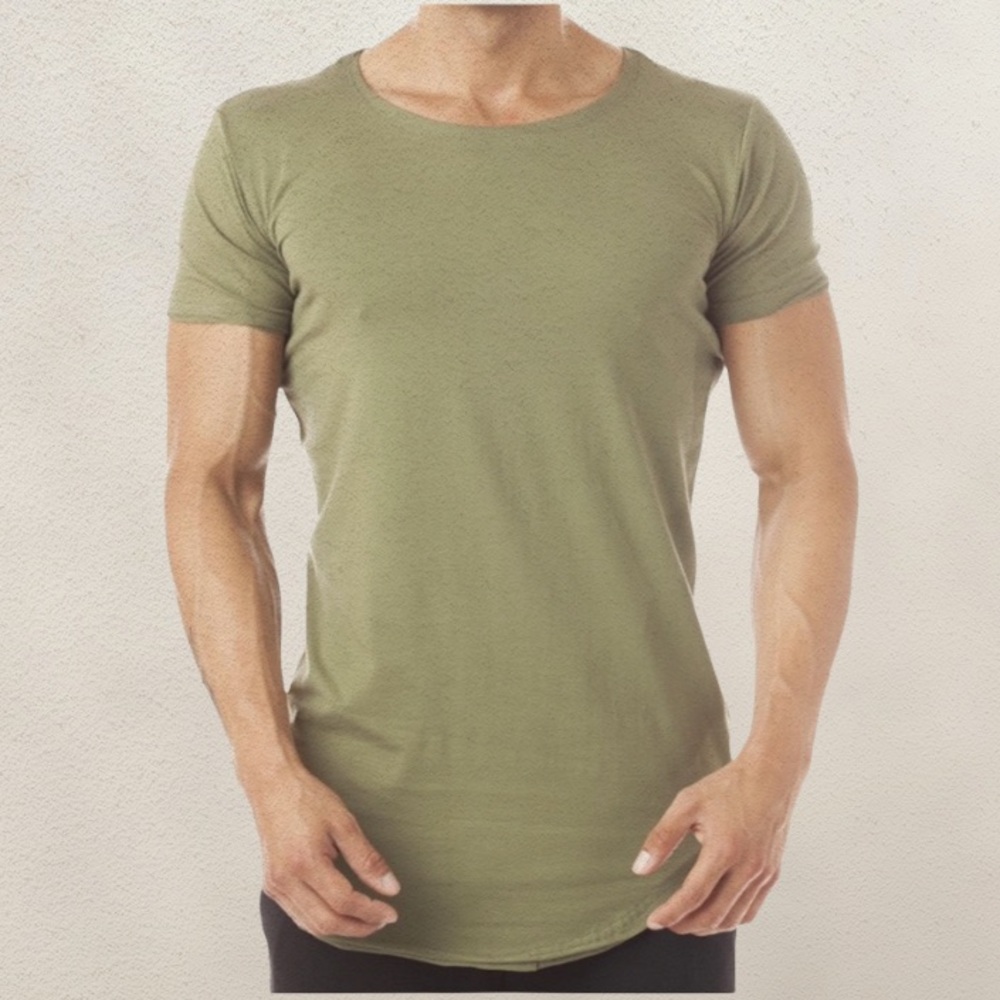 Alphalete scoop neck T-shirt